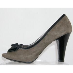 Sofft Rembrandt Taupe Gray Suede Patent Leather Peep Toe Bow Heels Pumps 10 NEW